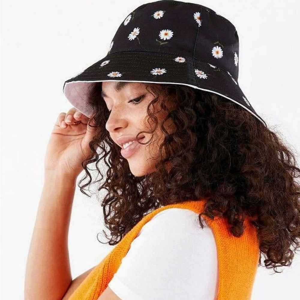 Black Daisy Bucket Hat